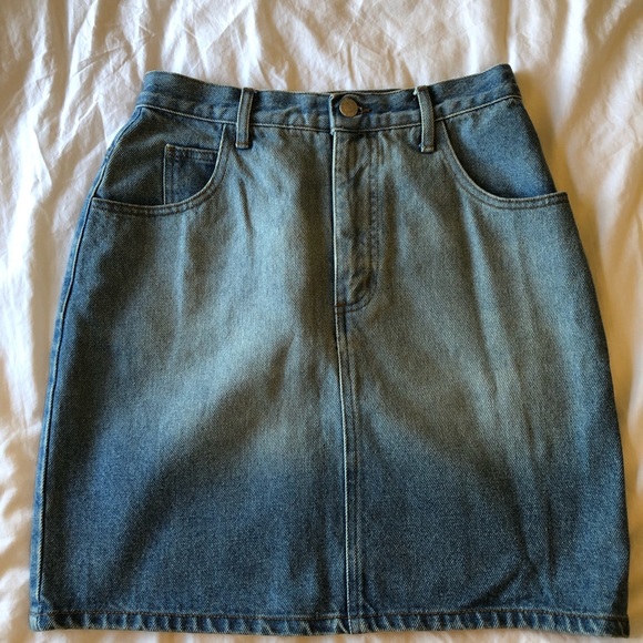 Vintage Guess jean pencil skirt. - Picture 4 of 10